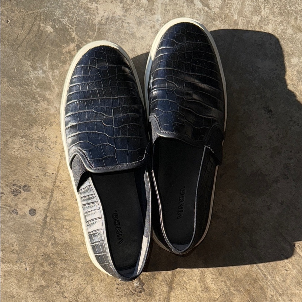 Vince Black Loafers Sleek Slip-On Design